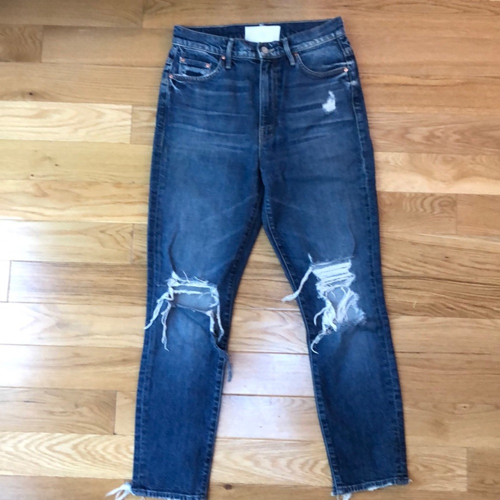 Mother Swooner Crop distressed jeans